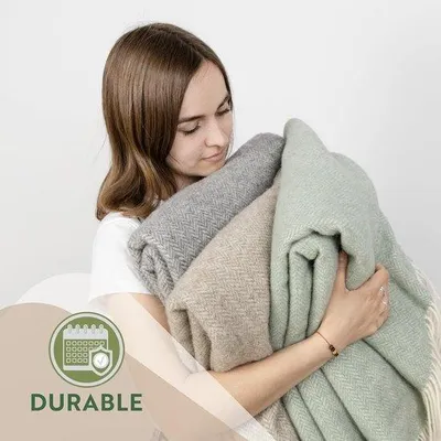 Produktbild von Famanu Wolldecke 140 x 200 cm - 100% reine Wolle, elegante Decke mit Fransen