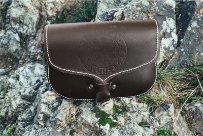 Produktbild von Wikinger-Gürteltasche braun aus Leder "Folkvar" mit Vegvisir