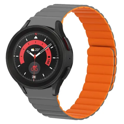 Produktbild von Strap-it Samsung Galaxy Watch 5 Pro magnetisches Silikonband (Grau/Orange)