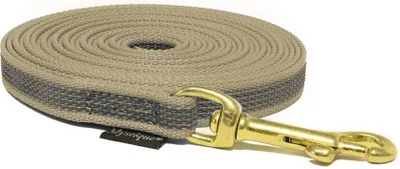 Produktbild von Mystique® Gummierte Schleppleine 15mm mit Handschlaufe Messing Karabiner beige 10m