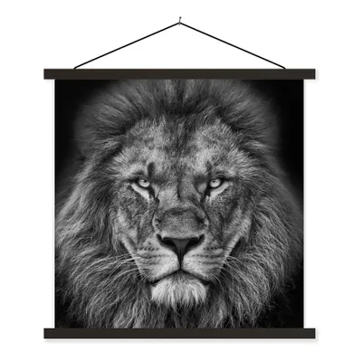 Produktbild von MuchoWow® Textilposter Tiere - Löwe - Schwarz - Weiß - Porträt 90x90 cm mit schwarzem Rahmen - Magnetisches