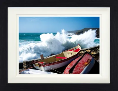 Produktbild von Boote Gerahmtes Bild Mit Edlem Passepartout | Wand-Bilder | Im Bilderrahmen - Stürmische Brandung (30 x 40 cm)