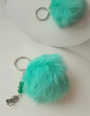 Produktbild von Mintfarbener Schlüsselanhänger mit Fellpompom, Frosch, für Autoschlüssel