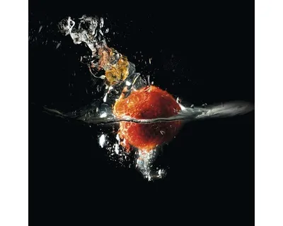 Produktbild von Glasbild Strawberry On Black I 20x20 cm