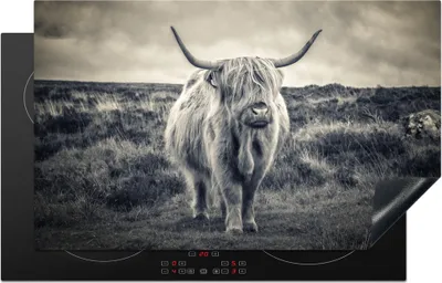 Produktbild von KitchenYeah© Herdabdeckplatte Schottischer Hochländer - Tiere - Wolken - Kuh - Natur , 83x51cm, Küche Deko, Glaskeramikkochfeld Herdabdeckung, Abdeckplatte fùr Kochfeld