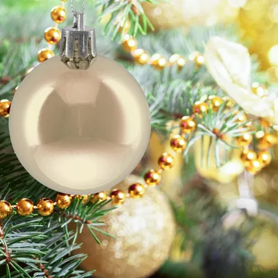 Image de 50 boules de Noël brillantes - Décorations pour sapin