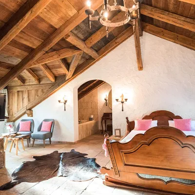 Produktbild von Jochen Schweizer Kuscheltage im Schweizer Chalet am Vierwaldstätter See für 2; Erlebnis verschenken oder selbst erleben; Der Gutschein ist gültig für 2 Personen.