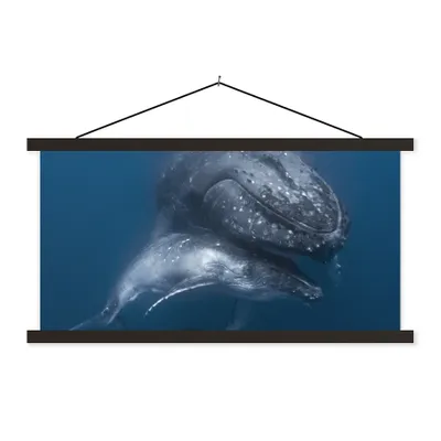 Produktbild von MuchoWow® Textilposter Wale - Meer - Familie 90x45 cm mit schwarzem Rahmen - Klemmleisten