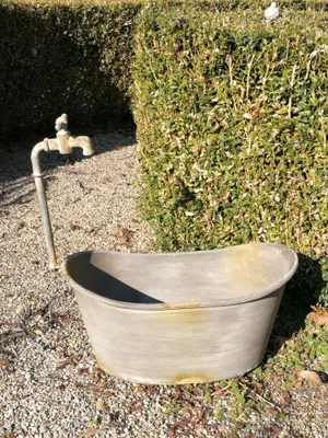 Produktbild von Shabby Chic Pflanzwanne mit Wasserhahn Shabby Chic Pflanzwanne mit Wasserhahn - groß