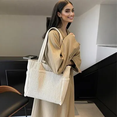 Produktbild von Große Corduroy-Tasche mit praktischen Taschen für Frauen
