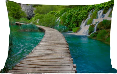 Produktbild von MuchoWow® Outdoor Kissen - Brücke - Wasser - Pflanzen - Wasserfall - Grün - 60x40 cm - Wetterfest - Lounge Kissen - Zierkissen - Kissen für Innenräume