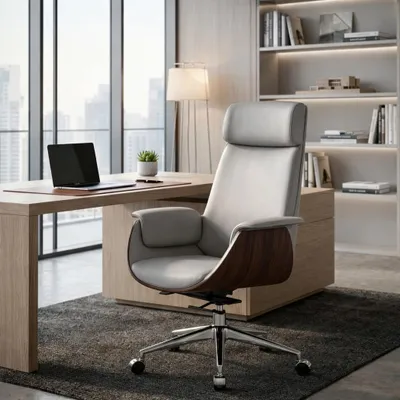 Immagine prodotto di Elegante poltrona da ufficio con rivestimento in ecopelle grigio chiaro e struttura in noce