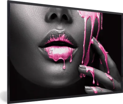 Produktbild von MuchoWow® MuchoWow® Gerahmtes Poster Lippen - Rosa - Schwarz 60x40 cm - Poster mit zchwarzem Bilderrahmen - Printing - Wanddeko Schlafzimmer