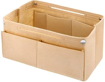 Obrázek produktu pro Béžová dámská kabelka značky Vilten s vnitřními kapsami a rozměry 30 x 20 x 10 cm