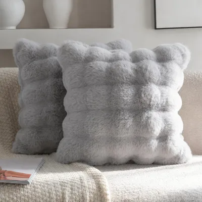 Produktbild von Set mit 2 dekorativen Kissenbezügen, superweicher Plüsch, kurze Wollkissen, Sofakissen für Wohnzimmer und Schlafzimmer, 40 x 40 cm, hellgrau