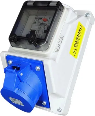 Produktbild von 16A-Stromverteiler mit 3-poligem CEE-Steckdose und Erdungsschalter - Wasserfest IP54