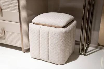 Immagine prodotto di Sgabello beige in legno/tessuto dallo stile elegante
