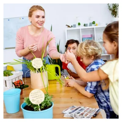 Produktbild von 4 Stück Holz-Pflanzenschilder Blumenstecker "Danke, dass du mir beim Wachsen geholfen hast" für Erzieherinnen, Abschiedsgeschenk, Kita, Kindergarten, Tagesmutter