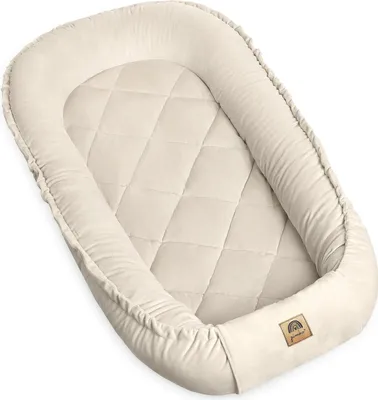 Produktbild von PIMKO Beige Babynestchen Velvet Kuschelnest für Neugeborene: Gemütliches 95x60 cm Baby Nestchen für drinnen und draußen Wohliges Kokonbett aus Fleecestoff für warmen komfort
