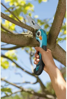 Obrázok produktu pre Skladacie pílka s čepeľou 135 mm a ergonomickou rukoväťou, ideálna do záhrady a na rezanie dreva