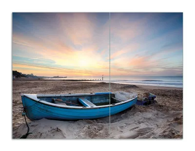 Produktbild von Wallario Herdabdeckplatte aus Glas, Größe 70 x 52 cm 2-teilig, Motiv Fischerboot am Strand bei Sonnenuntergang