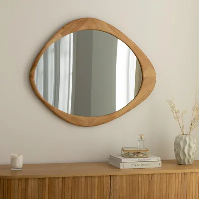 Produktbild von riess-ambiente Massiver Wandspiegel ORGANIC 90cm natur Gummibaumholz in Eichenholz-Design flexible Aufhängung