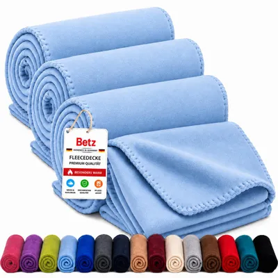 Produktbild von Betz Fleecedecke 3 Stück 130x170 cm 180g/m² – Wohndecke & Kuscheldecke – Flauschige Sofadecke Tagesdecke – Leicht, wärmend & pflegeleicht - hellblau, KI-generiertes Bild