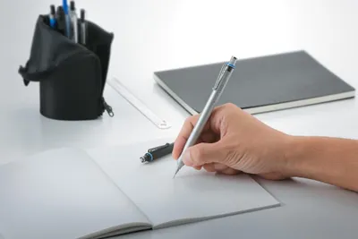 Produktbild von Tombow Druckbleistift "MONO graph fine" silber