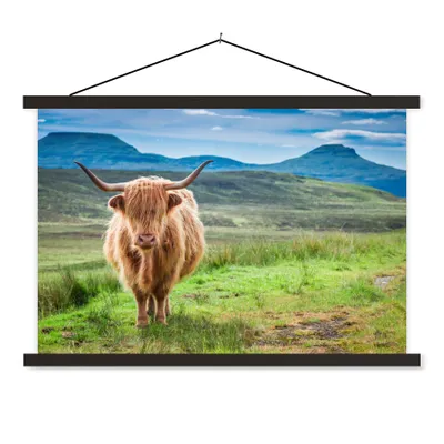 Produktbild von MuchoWow® Textilposter Schottischer Hochländer - Kuh - Natur - Berg - Gras 120x80 cm mit schwarzem Rahmen - Wanddeko
