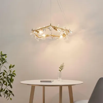 Produktbild von Goldene Hängeleuchte mit Kristallblättern - Solarana
