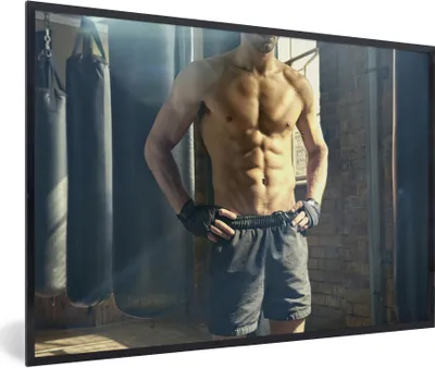 Produktbild von MuchoWow® Gerahmtes Poster Bild eines muskulösen Boxers 90x60 cm - Poster mit Schwarzem Bilderrahmen Wandposter Rahmen Foto Bilder - Fotorahmen - Foto-Plakat