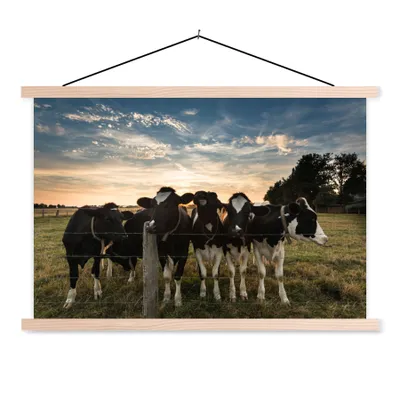 Produktbild von MuchoWow® Textilposter Tiere - Kuh 120x80 cm mit holzfarbenen Rahmen - Aufhängeset