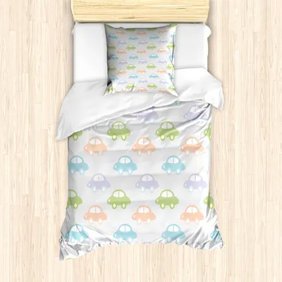 Produktbild von ABAKUHAUS Auto Mantele, Pastell Cars Pattern, Milbensicher Allergiker geeignet mit Kissenbezügen, 135 cm x 200 cm - 80 x 80 cm, Mehrfarbig