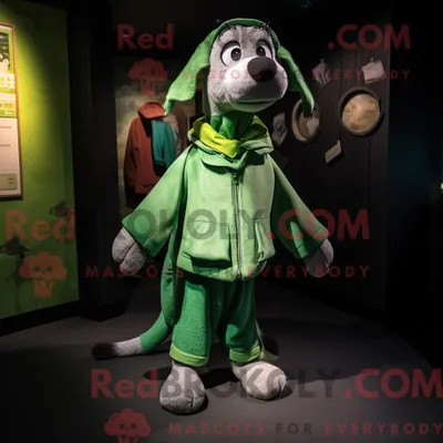 Immagine prodotto di Personaggio mascotte REDBROKOLY di un cane verde vestito con salopette e scialli