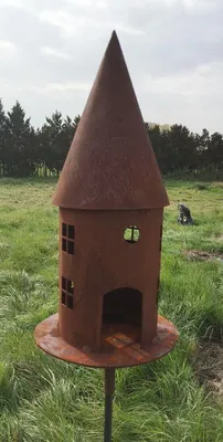Produktbild von Vogelhaus H45cm + Stab Gartenstecker Futterhaus zum Beleuchten Windlicht Teelicht Futterhaus Edelrost Gartendeko Metall Rost