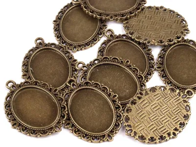 Produktbild von 10 Filigrane Anhänger mit Cabochon Fassung, 28 x 35 mm altmessing