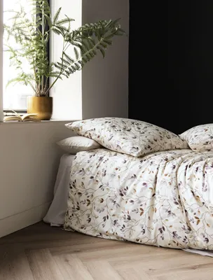 Produktbild von Irisette Mako-Satin Bettwäsche-Garnitur Wave 8565  Farbe beere  155x220+80x80cm