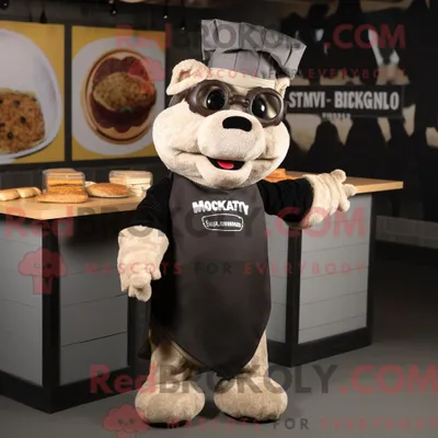 Produktbild von Maskottchen REDBROKOLY eines Black Pulled Pork Sandwichs gekleidet in ein Henley-Shirt und Wraps