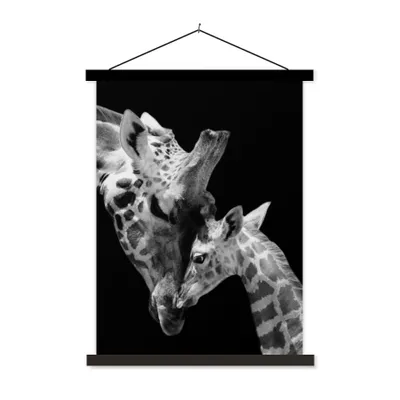 Produktbild von MuchoWow® Textilposter Giraffe - Wildtiere - Porträt - Schwarz-Weiß 90x120 cm mit schwarzem Rahmen - Dekoration