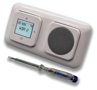 Produktbild von Busch Jäger Unterputz UP Digitalradio 8215 U (8215U) Komplettset, Reflex SI alpinweiß 2512-214 - Lautsprecher + Radio + Abdeckungen + 2 fach Rahmen – inkl. EBROM Phasenprüfer zur Montage der Geräte