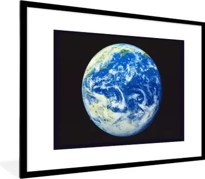 Produktbild von MuchoWow® Gerahmtes Poster Satellitenbild eines Ozeans auf der Erde 80x60 cm - Poster mit Schwarzem Bilderrahmen Wandposter Rahmen Foto Bilder - Schlafzimmer-Dekorationen - Fotoposter