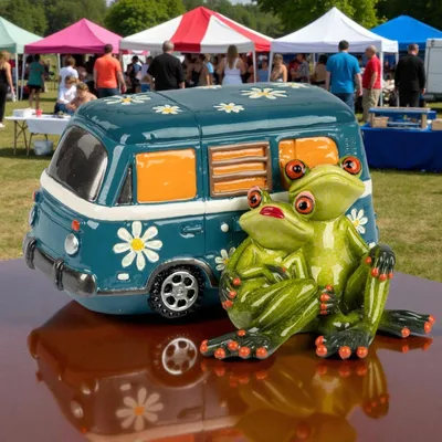Produktbild von Froschpaar Camping mit Camper 15x8cm aus Kunststein gefertigt