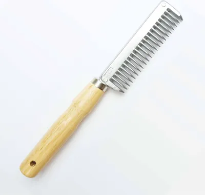 Produktbild von Mähnenkamm für Pferd Esel aus Metall mit stabilem Holzgriff