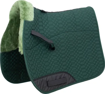 Produktbild von Engel Reitsport Lammfell Schabracke SCHABRA1 Fellrand vorne Fell in Sattellage VSS (Vielseitigkeit/Springen) Grün Grün