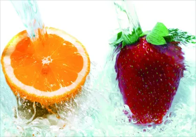 Produktbild von Wallario selbstklebendes Poster - Frische Früchte übergossen mit Wasser I, Größe: 70 x 100 cm