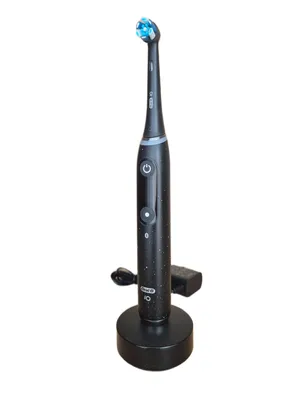 Produktbild von Handstück + Bürstenkopf +Ladestation+ Braun Oral-B iO Series 10 Cosmic Black Elektrische Zahnbürste