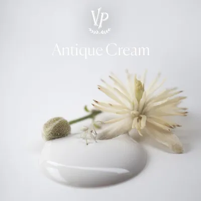 Produktbild von Mat Natural Vintage Paint Kreidefarbe – Möbelfarbe Matt | Wasserbasiert VOC-arm EN 71-3 EU Ecolabel | 65+ Farben | Shabby Chic & Vintage Look - 700 ml - Antique Cream