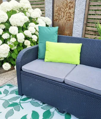 Produktbild von Jack Kissen, 30x50cm, zweifarbig Dunkelgrün/Grün, Wendefunktion, inklusive Füllung, für Gartenstuhl, 100% Polyester, wasserfest, UV-resistent, LOTUS EFFEKT