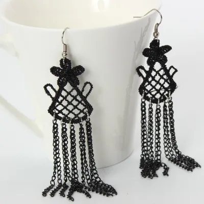 Produktbild von Gothic Spitzen Ohrhänger mit Ketten in Schwarz