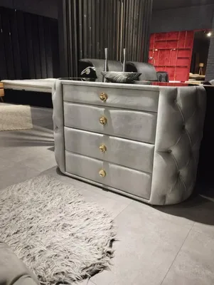 Image de Commode grise en tissu, avec 4 tiroirs. Commode en bois. Meuble de rangement avec tiroirs